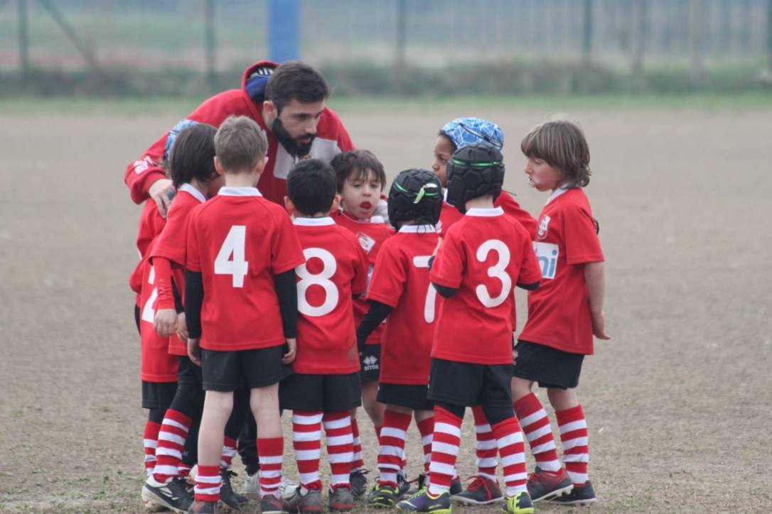 Un cielo grigio ha accolto i nostri #microbagai ospiti del Crema Rugby Club.