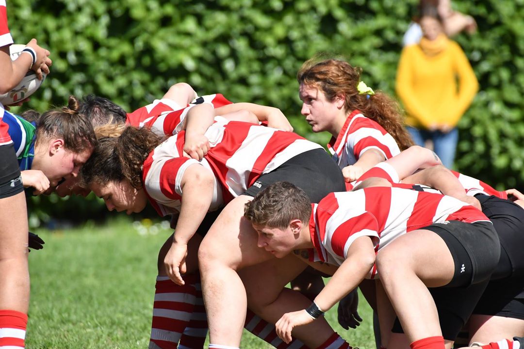 Sicuramente è stato un match combattuto e il pareggio del Cus, arrivato all’ultimo secondo, ha castigato errori di inesperienza del Rugby Monza e premiato la determinazione delle milanesi, che sono state accompagnate anche da una miglior precisione al piede.