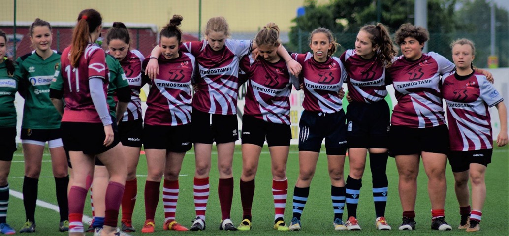 Ennesima giornata stupenda di rugby ospiti delle Queen. Un girone all’italiana che mette a dura prova le ragazze che si presentano in nove. Una partita dietro l’altra, 4 vittorie e 1 sconfitta per un meritato secondo posto.